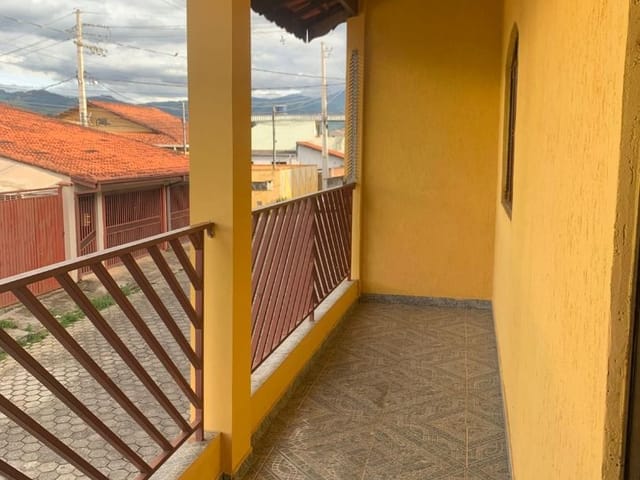 Casa com 250m², à venda, no bairro Santa Edwirges em Cambuí