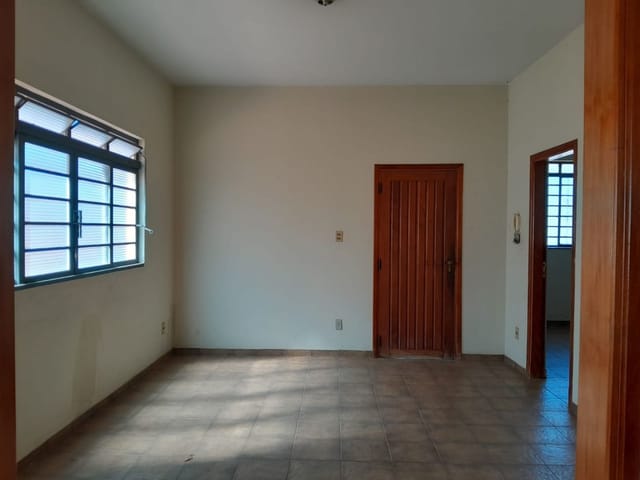 Casa com 921m² 2 quartos e 1 banheiro, à venda, no bairro Centro em São João da Boa Vista