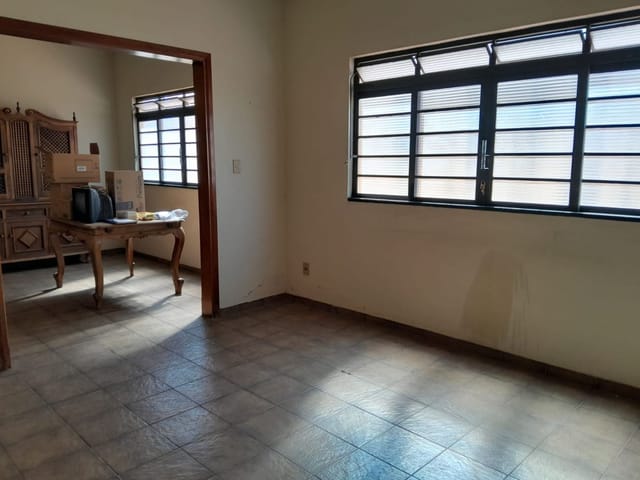 Casa com 921m² 2 quartos e 1 banheiro, à venda, no bairro Centro em São João da Boa Vista