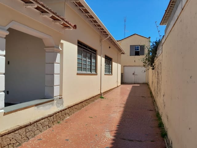 Casa com 921m² 2 quartos e 1 banheiro, à venda, no bairro Centro em São João da Boa Vista