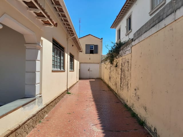 Casa com 921m² 2 quartos e 1 banheiro, à venda, no bairro Centro em São João da Boa Vista