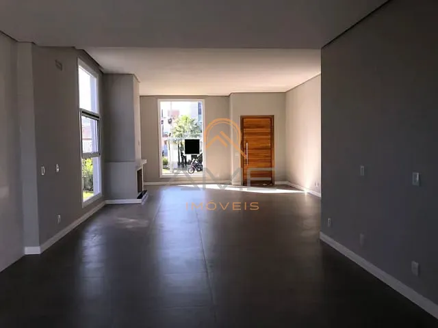 Casa com 400m² 3 quartos e 4 banheiros, à venda, no bairro Laranjal em Pelotas
