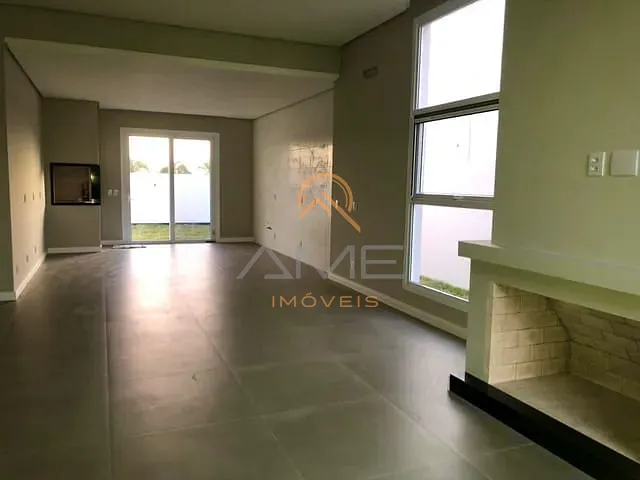 Casa com 400m² 3 quartos e 4 banheiros, à venda, no bairro Laranjal em Pelotas