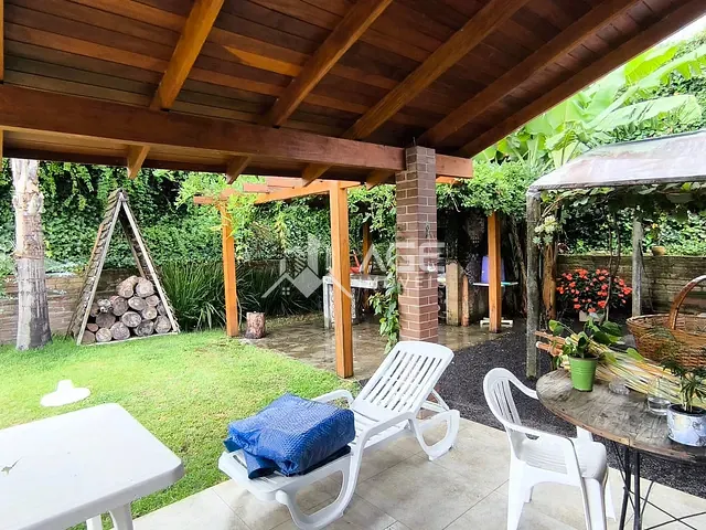 Casa com 525m² 4 quartos e 2 banheiros, à venda, no bairro Demoliner em Erechim