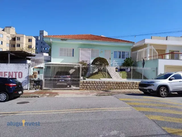 Casa com 366m² 3 quartos e 3 banheiros, à venda, no bairro Estreito em Florianópolis