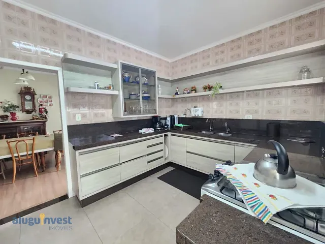 Casa com 366m² 3 quartos e 3 banheiros, à venda, no bairro Estreito em Florianópolis