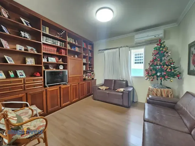 Casa com 366m² 3 quartos e 3 banheiros, à venda, no bairro Estreito em Florianópolis