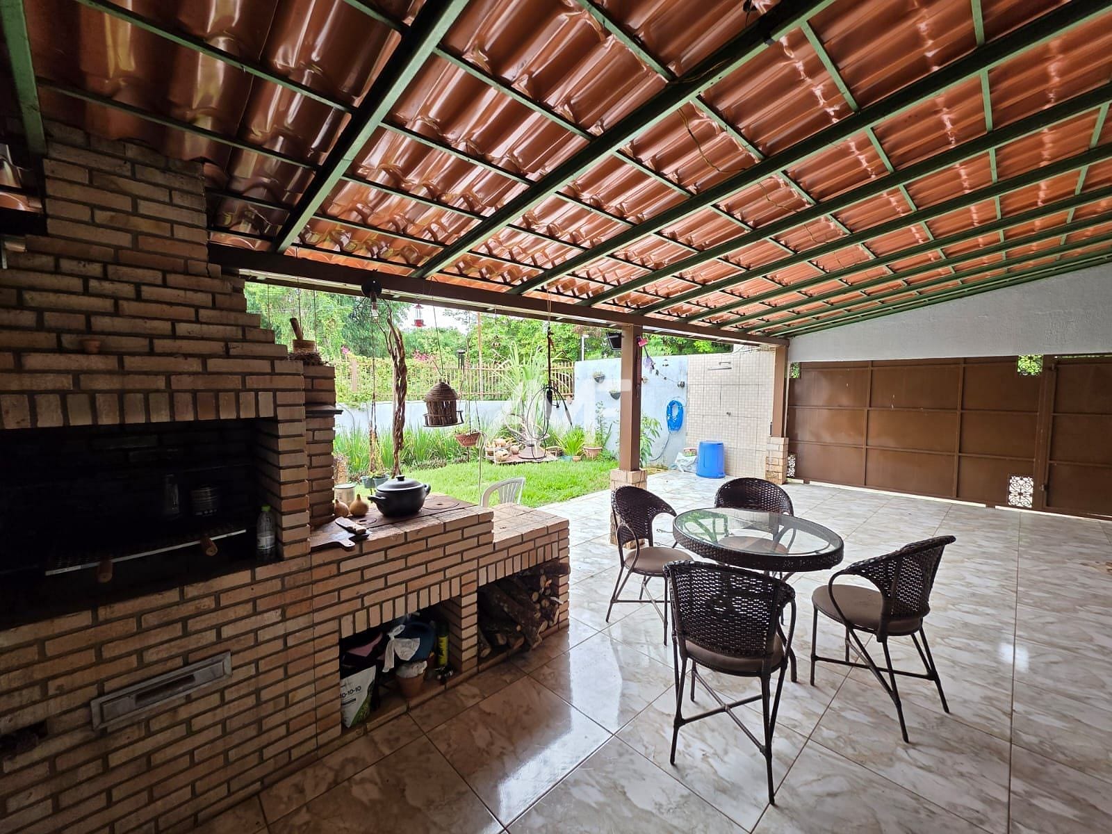 Casa, 3 quartos, 218 m² - Foto 1