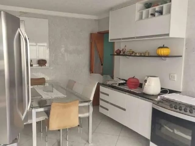 Casa 2 quartos e 2 banheiros, para alugar, no bairro Jardim Stella em Santo André