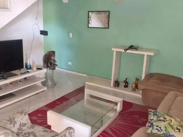 Casa 2 quartos e 2 banheiros, para alugar, no bairro Jardim Stella em Santo André