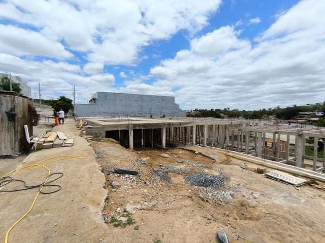 Casa 3 quartos e 1 banheiro, à venda, no bairro Vale do Sol II em Governador Valadares