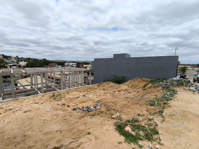 Casa 3 quartos e 1 banheiro, à venda, no bairro Vale do Sol II em Governador Valadares