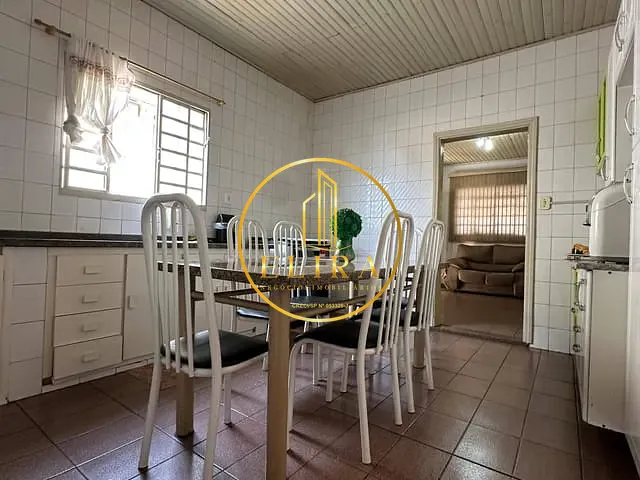 Casa com 280m² 2 quartos e 2 banheiros, à venda, no bairro Vila Amorim em Americana