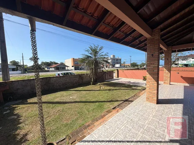 Casa 3 quartos e 1 banheiro, para alugar, no bairro Centro em Itapoá