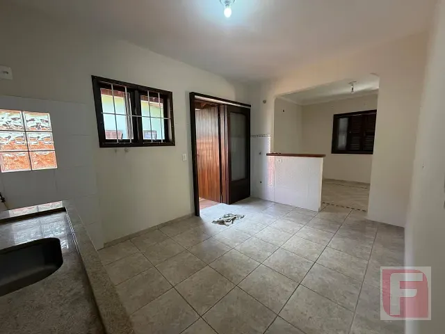 Casa 3 quartos e 1 banheiro, para alugar, no bairro Centro em Itapoá