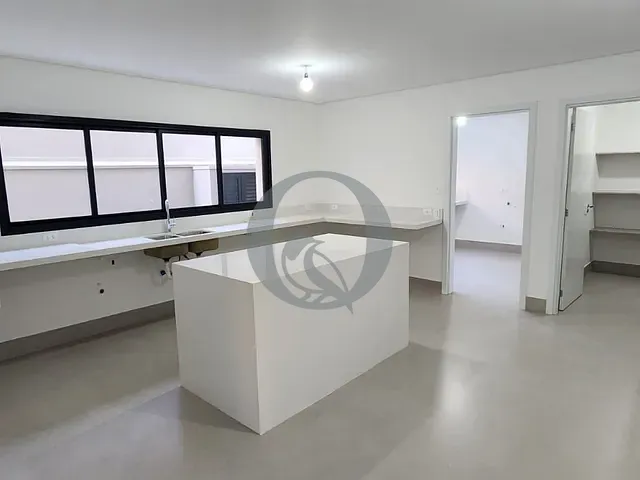 Casa com 360m² 4 quartos e 6 banheiros, à venda, no bairro Residencial Tres (Alphaville) em Santana de Parnaíba