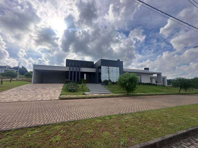 Casa 4 quartos e 5 banheiros, à venda, no bairro Condominio Residencial Araucárias em Nova Prata