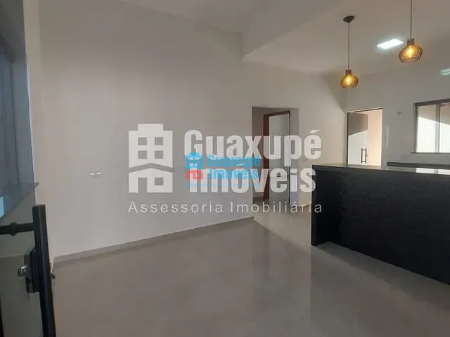 Casa com 185m², à venda, no bairro Novo Horizonte em GUAXUPÉ
