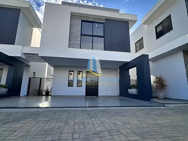 Casa 3 quartos e 4 banheiros, à venda, no bairro Boa Vista em Vitória da Conquista
