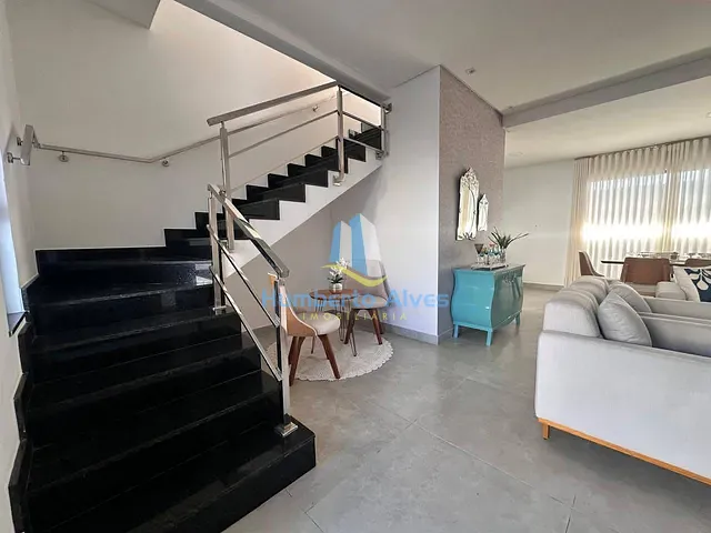 Casa 3 quartos e 4 banheiros, à venda, no bairro Boa Vista em Vitória da Conquista