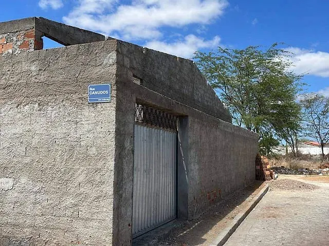 Casa à venda, no bairro Oliveira Brito em Paulo Afonso