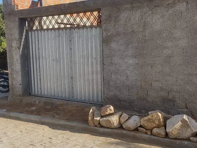 Casa à venda, no bairro Oliveira Brito em Paulo Afonso