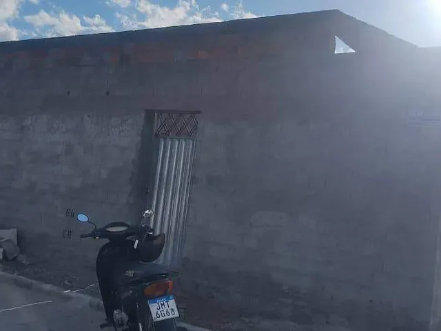 Casa à venda, no bairro Oliveira Brito em Paulo Afonso