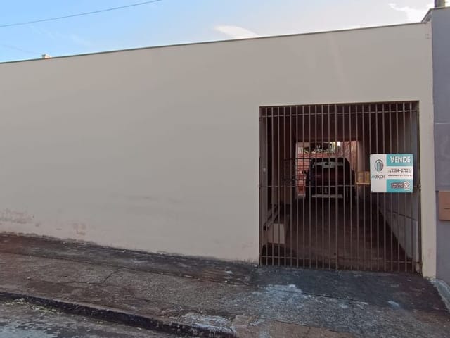 Casa com 190m² 2 quartos e 1 banheiro, à venda, no bairro Cj Hab Antonio E Casaroto em Cambé
