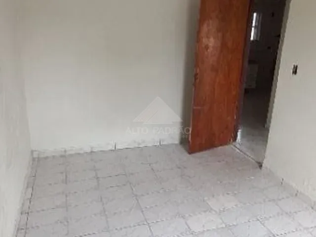 Casa com 250m² 2 quartos e 1 banheiro, à venda, no bairro Vila Santa Rosa em Mauá