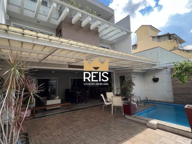 Casa com 450m² 6 quartos e 2 banheiros, à venda, no bairro Campo Grande em Rio de Janeiro