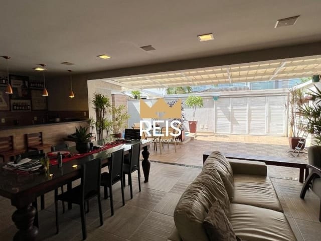 Casa com 450m² 6 quartos e 2 banheiros, à venda, no bairro Campo Grande em Rio de Janeiro