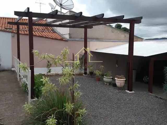 Casa com 390m² 3 quartos e 2 banheiros, à venda, no bairro Residencial Colina em Guaxupé