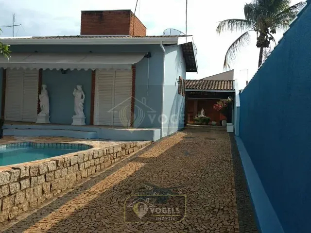 Casa 4 quartos e 3 banheiros, à venda, no bairro Jardim Holanda em Holambra