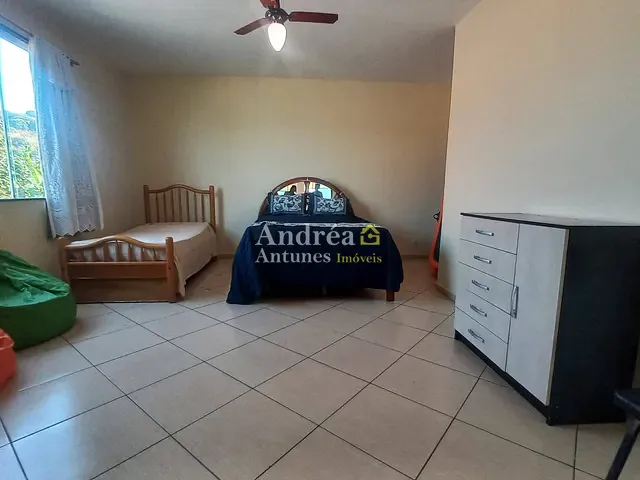 Casa com 210m² 5 quartos e 2 banheiros, à venda, no bairro Vinhateiro em São Pedro da Aldeia