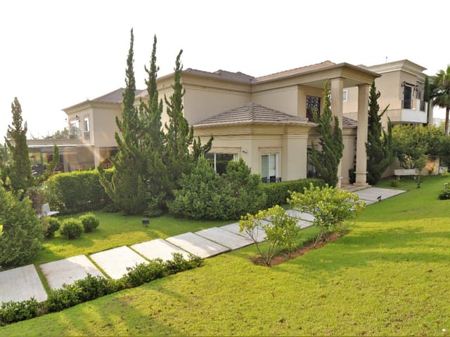 Casa com 1860m² 5 quartos e 7 banheiros, à venda, no bairro Tamboré em Santana de Parnaíba
