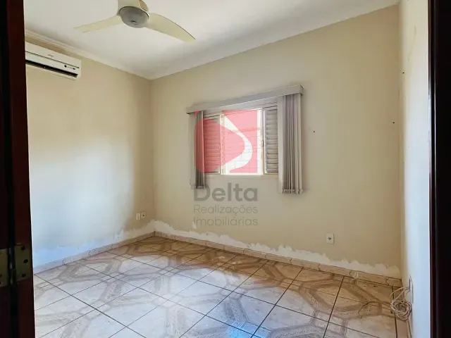 Casa 2 quartos e 1 banheiro, à venda, no bairro Jardim Veneza em Pirassununga