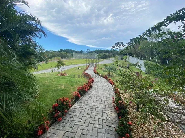 Casa 3 quartos e 4 banheiros, à venda, no bairro João Paulo em Florianópolis