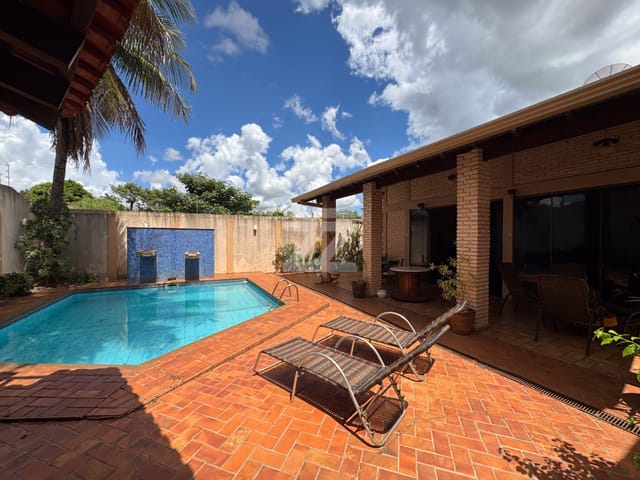 Casa com 400m² 4 quartos e 7 banheiros, à venda, no bairro Jardim Itaipú em Dourados