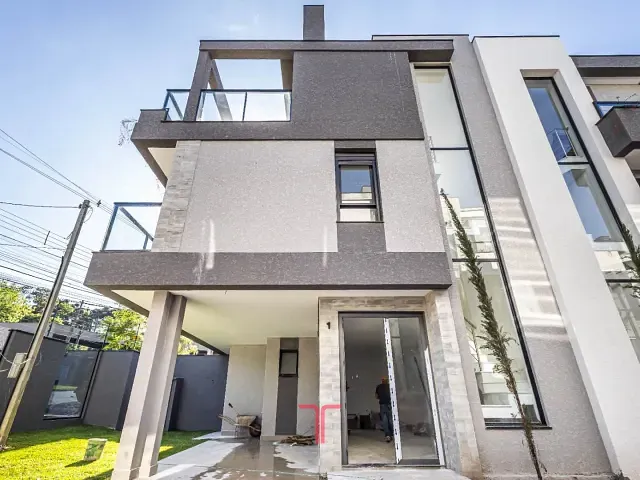 Casa com 115m² 3 quartos e 4 banheiros, à venda, no bairro Campo Comprido em Curitiba