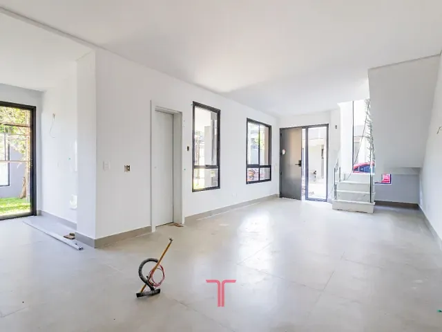 Casa com 115m² 3 quartos e 4 banheiros, à venda, no bairro Campo Comprido em Curitiba