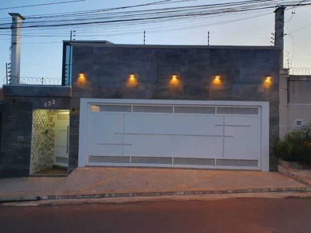 Casa com 300m² 3 quartos e 3 banheiros, à venda, no bairro Jardim Planalto em Birigui