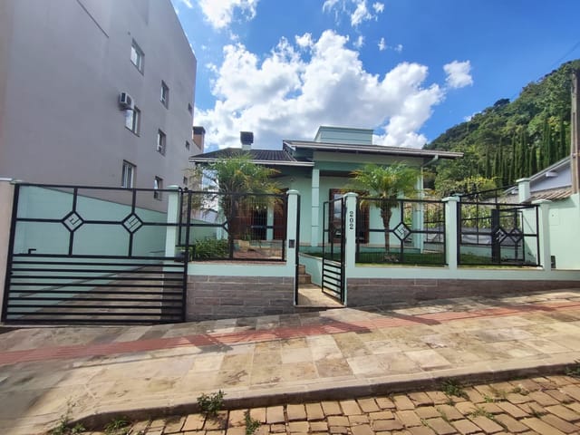 Casa 3 quartos e 3 banheiros, à venda, no bairro Jardim São Brás em Nova Prata
