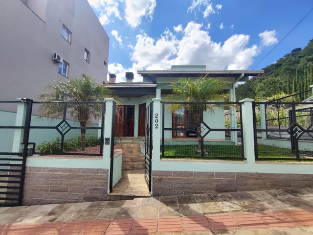 Casa 3 quartos e 3 banheiros, à venda, no bairro Jardim São Brás em Nova Prata