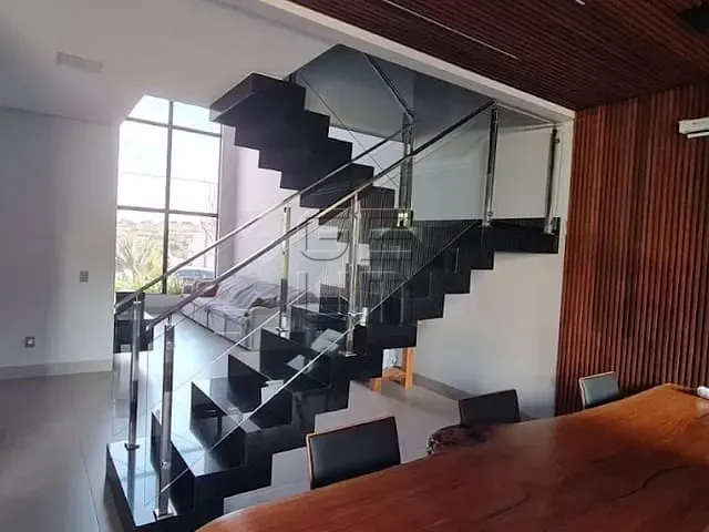 Casa com 267m² 3 quartos e 3 banheiros, à venda, no bairro Conjunto Habitacional Alexandre Urbanas em Londrina