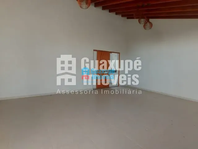 Casa com 180m² 3 quartos e 2 banheiros, à venda, no bairro Novo Horizonte em GUAXUPÉ