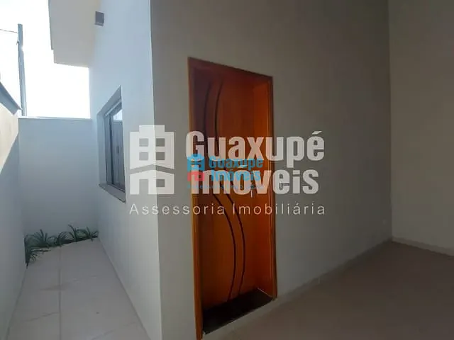Casa com 180m² 3 quartos e 2 banheiros, à venda, no bairro Novo Horizonte em GUAXUPÉ