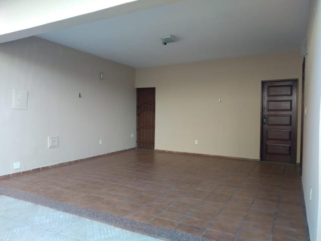 Casa com 275m² 5 quartos e 5 banheiros, à venda, no bairro Suíssa em Aracaju