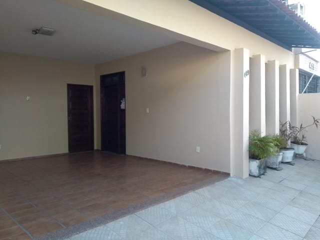 Casa com 275m² 5 quartos e 5 banheiros, à venda, no bairro Suíssa em Aracaju