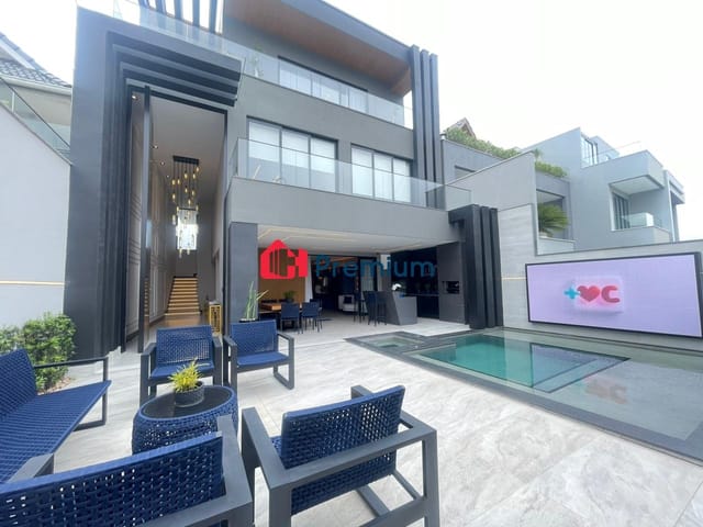 Casa 5 quartos e 7 banheiros, à venda, no bairro Vargem Grande em Rio de Janeiro