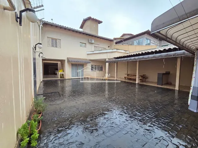 Casa 4 quartos e 5 banheiros, à venda, no bairro Umuarama  em Uberlândia